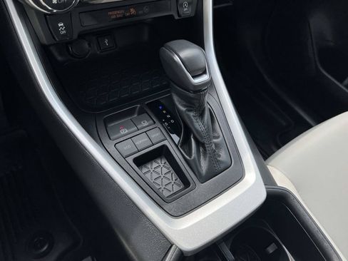 Used 2022 Toyota RAV4 XLE Premium FWD image 28