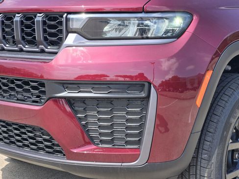 New 2026 Jeep Grand Cherokee L 4WD image 10