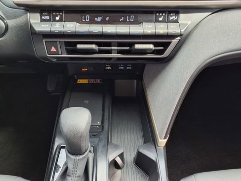Used 2025 Toyota Camry LE w/ Convenience Package FWD image 26
