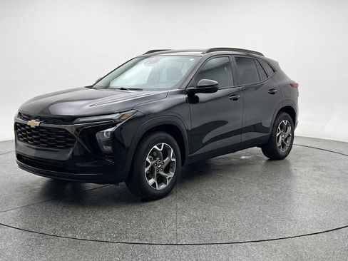 Used 2025 Chevrolet Trax LT FWD image 3