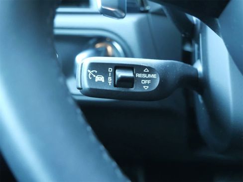 Certified 2025 Porsche Macan image 24