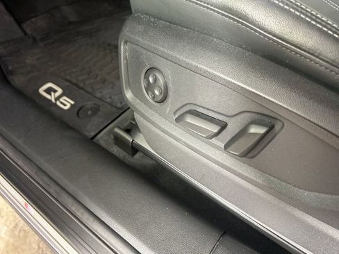 Used 2023 Audi Q5 2.0T Premium w/ Convenience Package image 23
