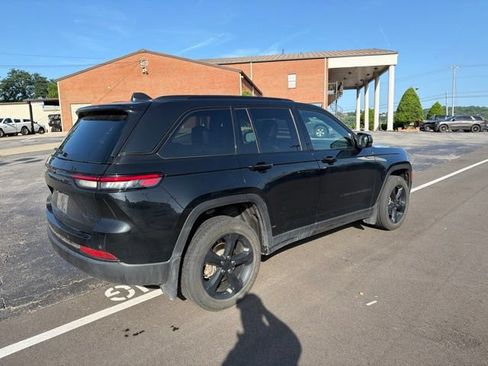 Used 2024 Jeep Grand Cherokee Altitude AWD/4WD image 5
