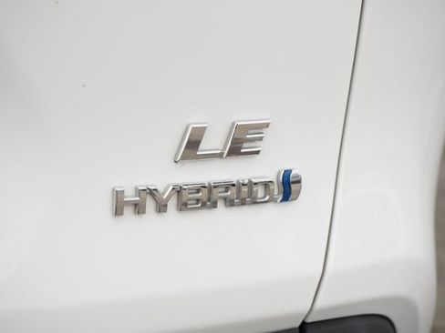 Used 2023 Toyota RAV4 LE AWD/4WD image 15