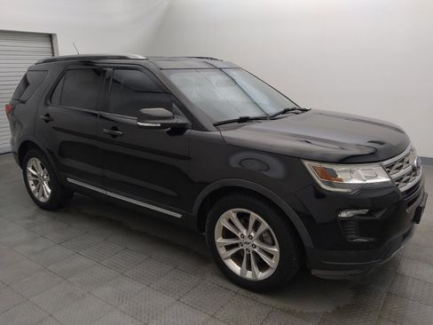 Used 2018 Ford Explorer XLT w/ Equipment Group 202A FWD image 11