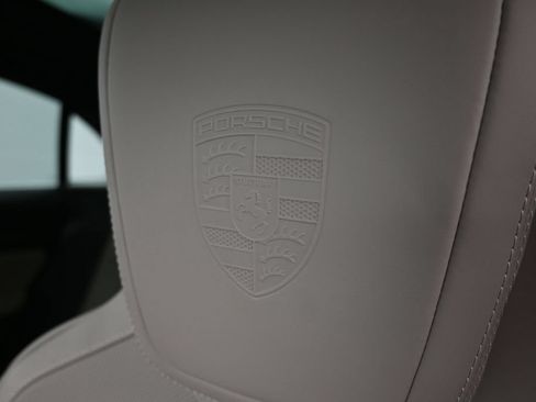 Certified 2025 Porsche Macan 4S Electric AWD/4WD image 11