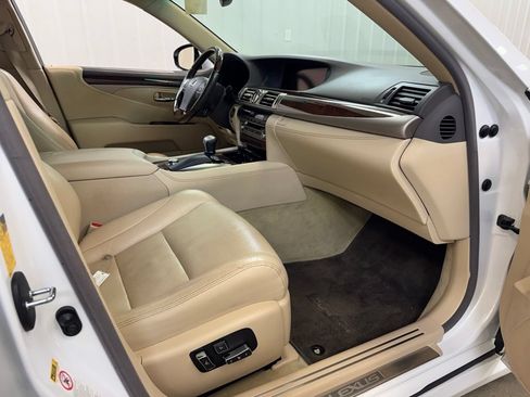 Used 2013 Lexus LS 460 AWD w/ Comfort Pkg image 33