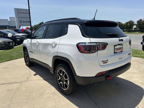 Used 2025 Jeep Compass Trailhawk AWD/4WD image 5