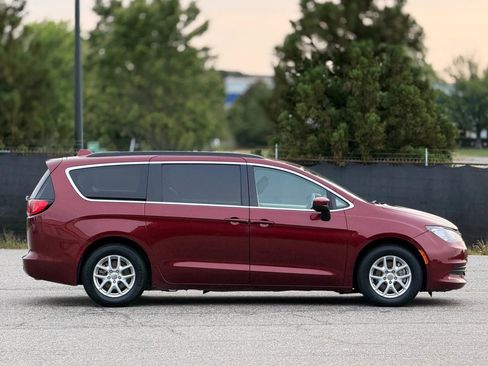 Used 2020 Chrysler Voyager Lxi FWD image 7