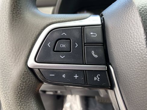 Used 2021 Toyota Highlander L AWD/4WD image 17