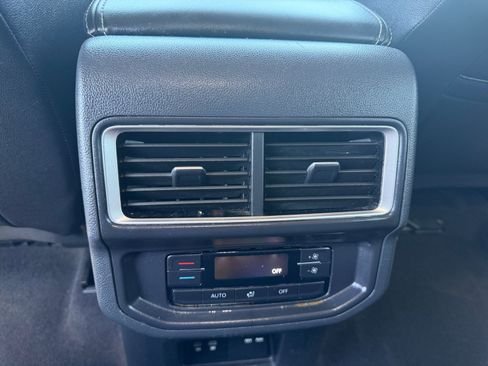 Used 2025 Volkswagen Atlas SE FWD image 29
