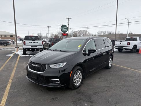 Used 2024 Chrysler Pacifica Touring-L image 20