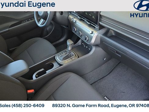 Used 2025 Hyundai Kona SE image 18