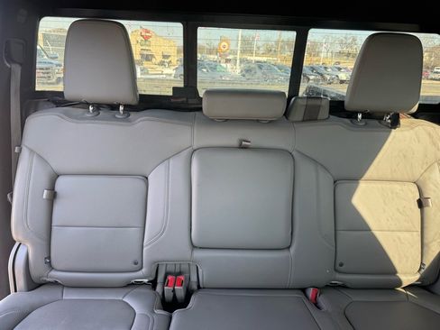 Used 2021 Chevrolet Silverado 1500 LTZ w/ Z71 Off-Road Package image 9