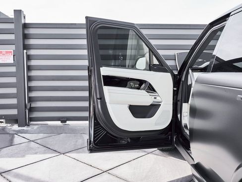 Used 2024 Land Rover Range Rover Long Wheelbase SE image 36