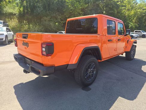 New 2025 Jeep Gladiator Sport image 4