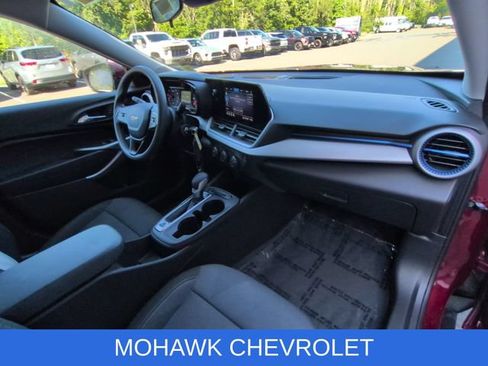 Used 2024 Chevrolet Trax LS w/ LS Convenience Package FWD image 28