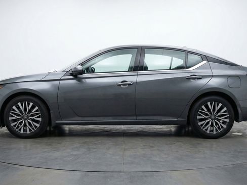 Used 2025 Nissan Altima 2.5 SV image 5