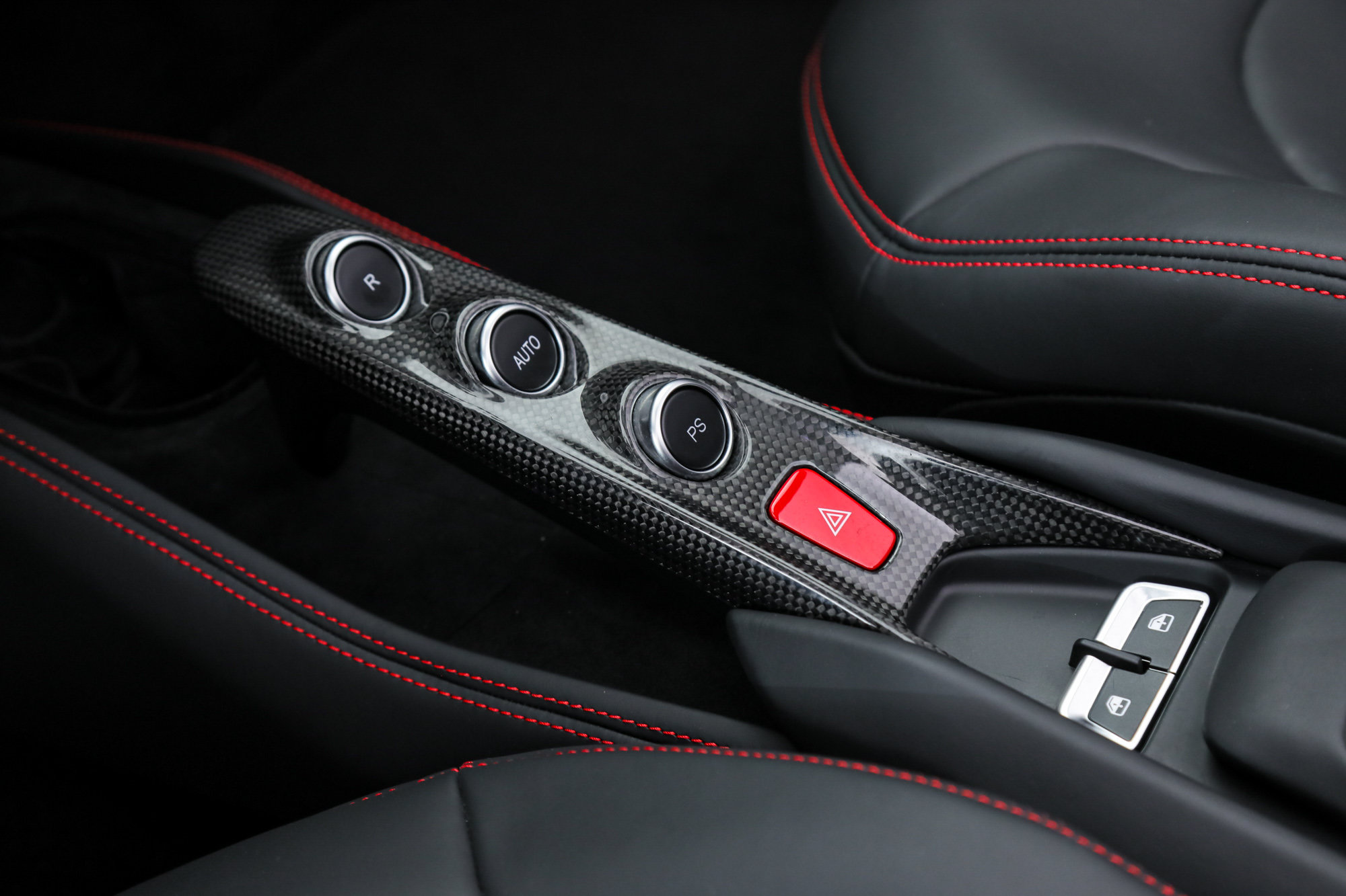 Certified 2023 Ferrari F8 Tributo RWD image 32