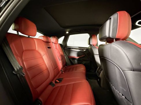 Certified 2023 Porsche Macan AWD/4WD image 19