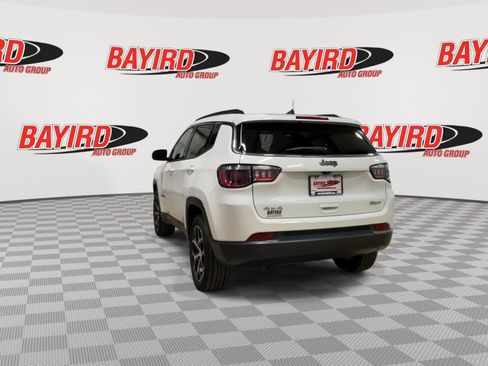 Used 2024 Jeep Compass Latitude image 8