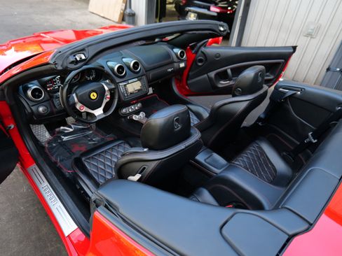 Used 2014 Ferrari California image 45