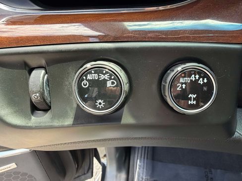 Used 2019 Cadillac Escalade ESV Luxury AWD/4WD image 20