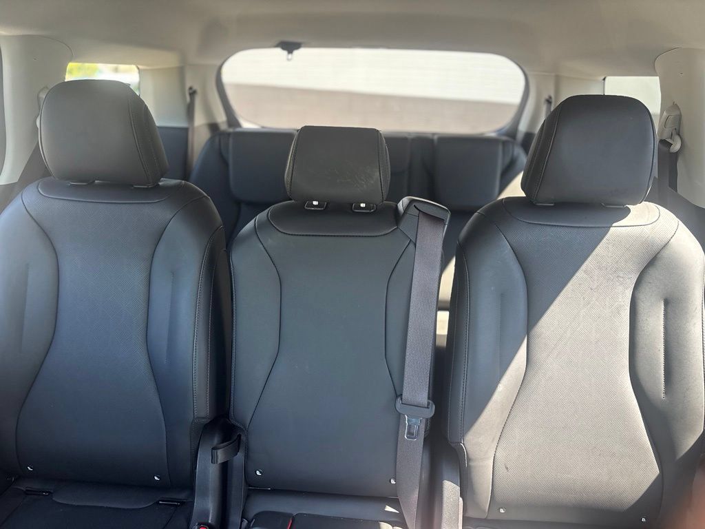 Used 2026 Kia Carnival LXS FWD image 28