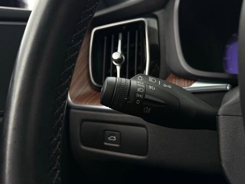 Used 2023 Volvo XC60 B5 Plus AWD/4WD image 11