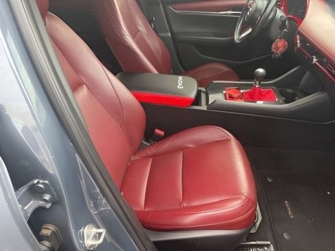 Used 2020 MAZDA MAZDA3 Hatchback w/ Premium Package image 8