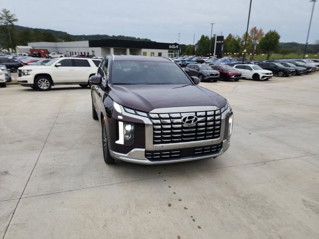 Used 2024 Hyundai Palisade Calligraphy FWD image 2