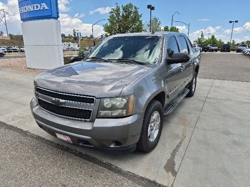 Used 2007 Chevrolet Avalanche LS RWD image 2