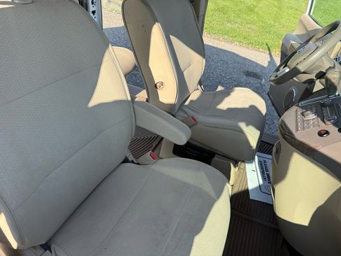 Used 2009 Nissan Quest S w/ Drivers Pkg image 31