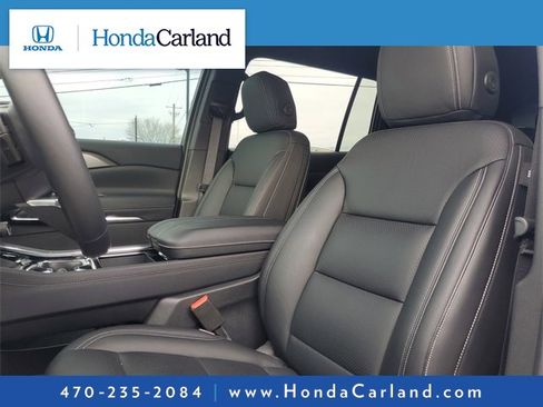 Used 2025 Chevrolet Traverse LT w/ Midnight/Sport Edition image 11