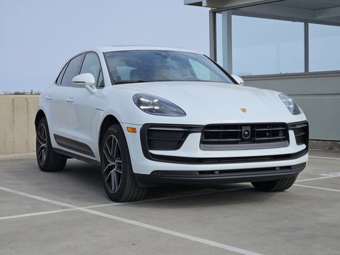 Certified 2026 Porsche Macan image 10