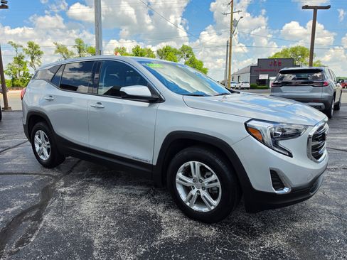 Used 2020 GMC Terrain SLE FWD image 3