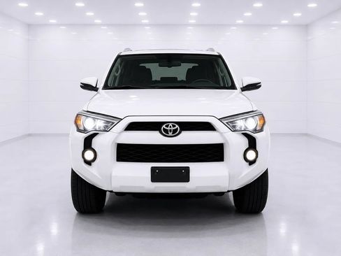 Used 2017 Toyota 4Runner SR5 AWD/4WD image 8