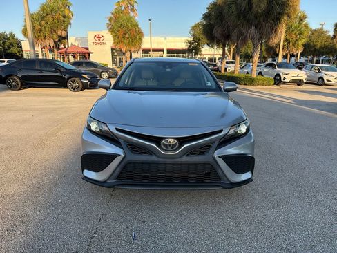 Used 2021 Toyota Camry SE FWD image 5