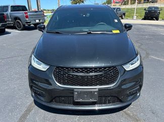 Used 2022 Chrysler Pacifica Limited w/ S Appearance Package FWD video 2