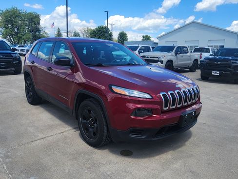 Used 2014 Jeep Cherokee Sport FWD image 3