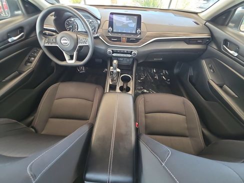 Used 2024 Nissan Altima 2.5 SV FWD image 21