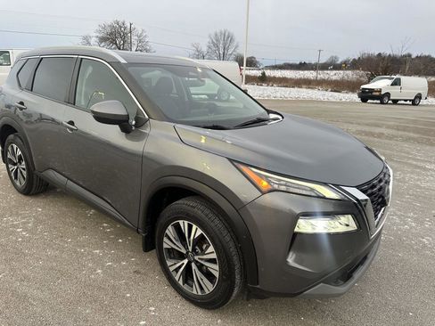 Used 2022 Nissan Rogue SV w/ SV Premium Package image 13