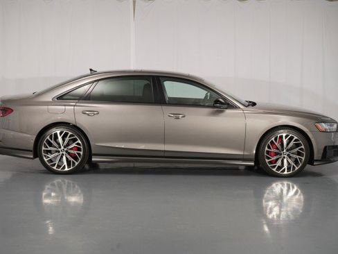 Used 2021 Audi S8 L w/ S8 Executive Package AWD/4WD image 9