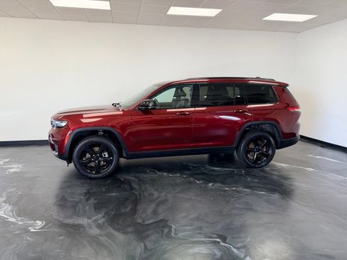 Used 2023 Jeep Grand Cherokee L Laredo AWD/4WD image 23