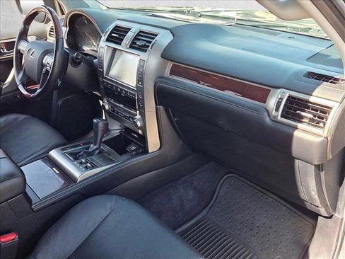 Used 2017 Lexus GX 460 Premium w/ Premium Package image 22