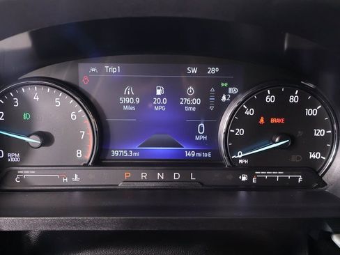 Used 2022 Ford Explorer XLT w/ Equipment Group 202A image 4