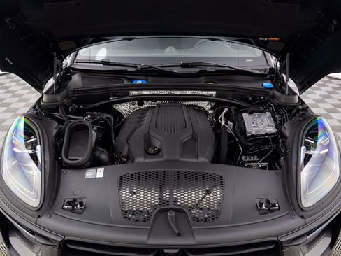 New 2026 Porsche Macan Turbo AWD/4WD image 32