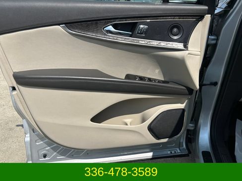 Used 2016 Lincoln MKX Select w/ Select Plus Package FWD image 10