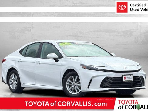 Certified 2025 Toyota Camry LE image 1
