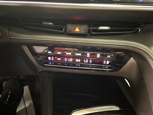 Used 2023 Buick Envision Avenir AWD/4WD image 19